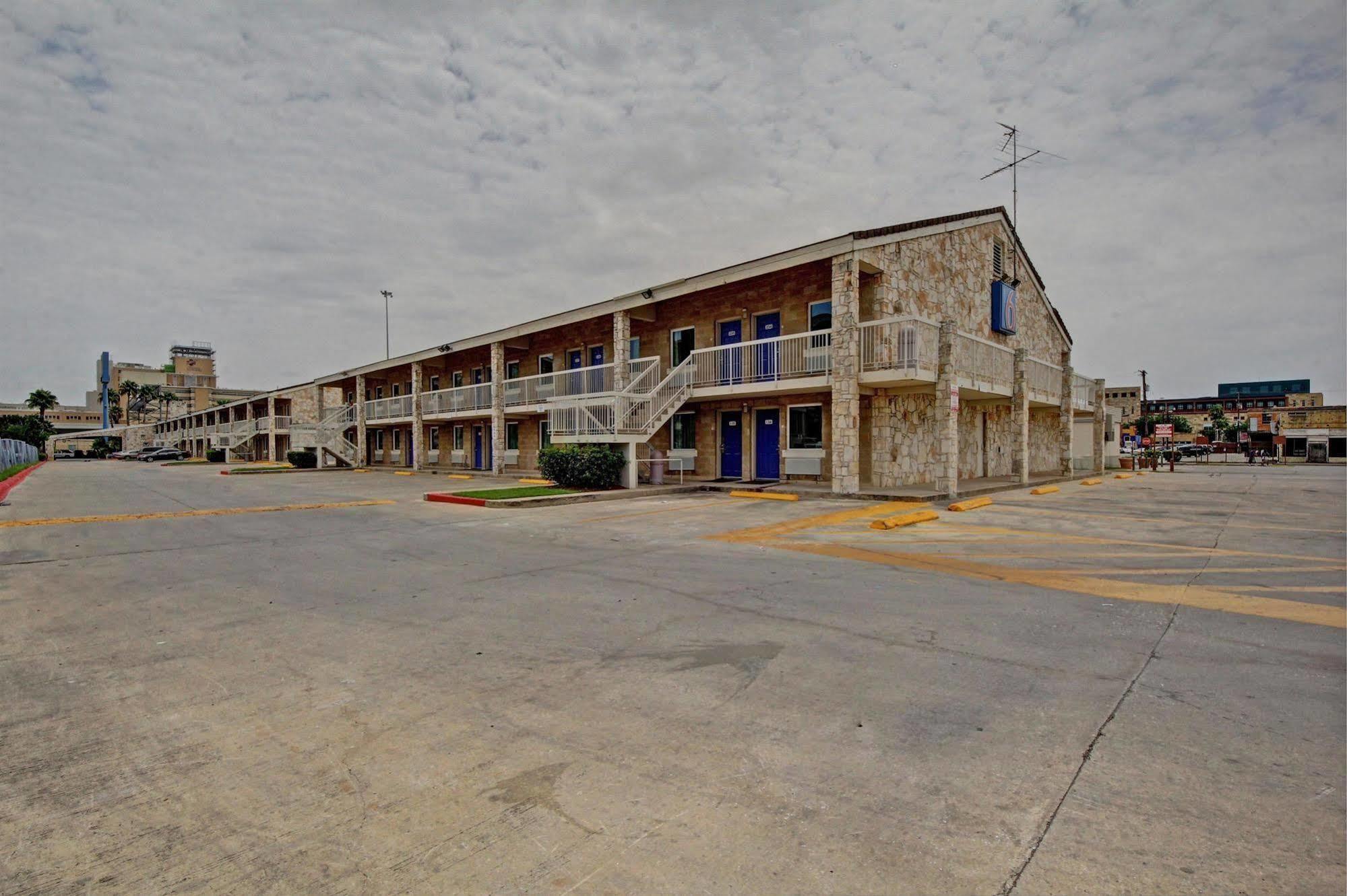 Motel 6-San Antonio, Tx - Downtown - Market Square Zewnętrze zdjęcie